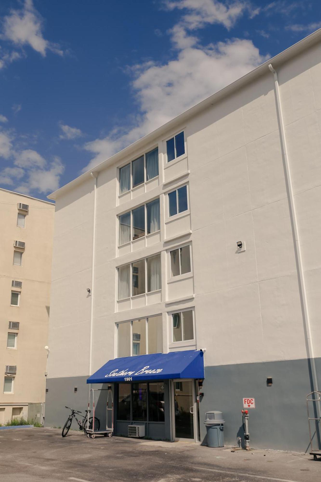 Southern Breeze Ocean Front Hotel Myrtle Beach Bagian luar foto